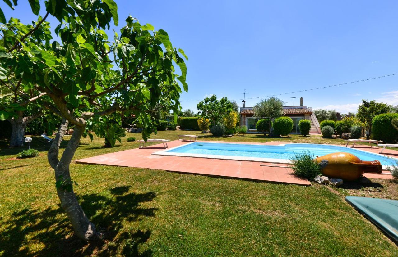 Terra Sessana Ville E Trullo Con Piscina Privata ออสตูนี ภายนอก รูปภาพ