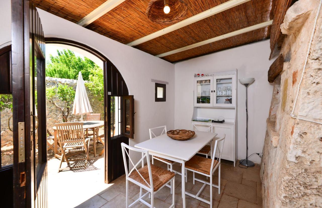 Terra Sessana Ville E Trullo Con Piscina Privata ออสตูนี ภายนอก รูปภาพ