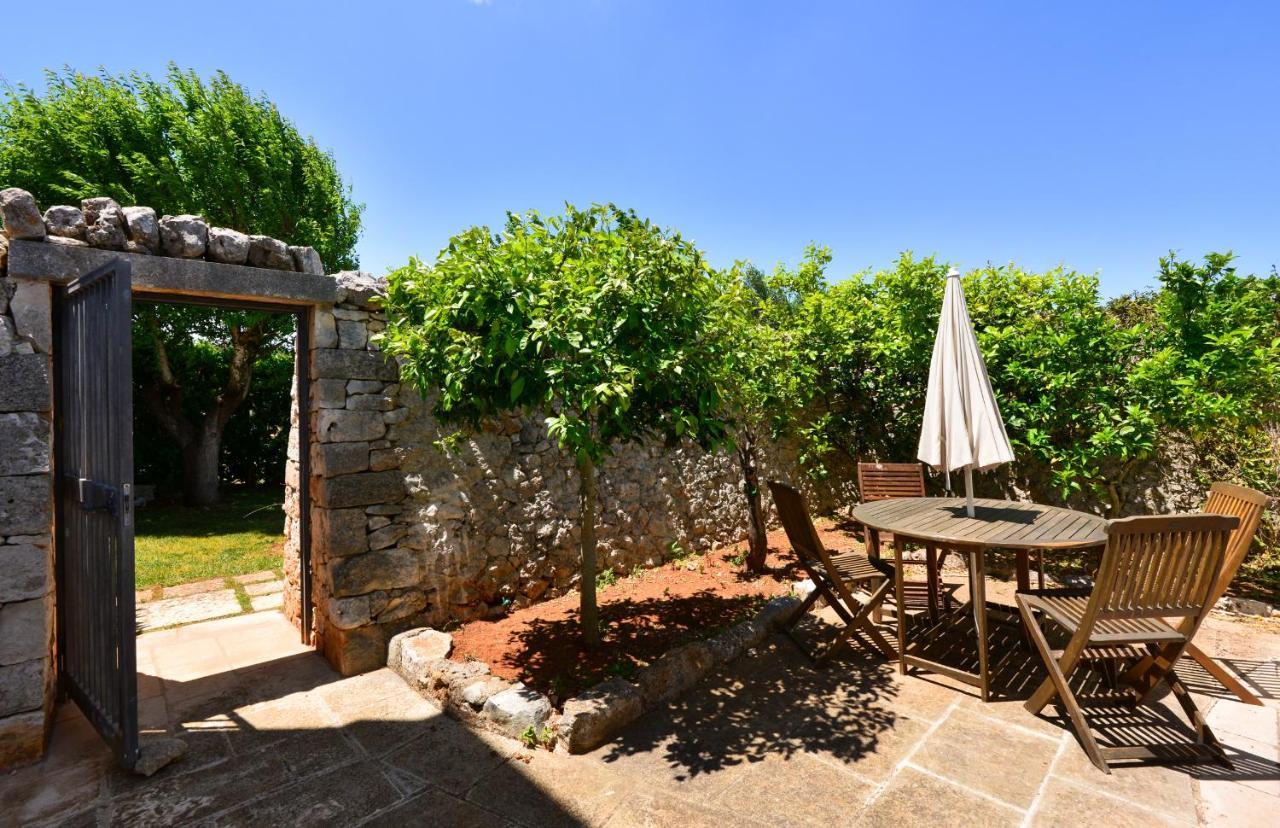 Terra Sessana Ville E Trullo Con Piscina Privata ออสตูนี ภายนอก รูปภาพ